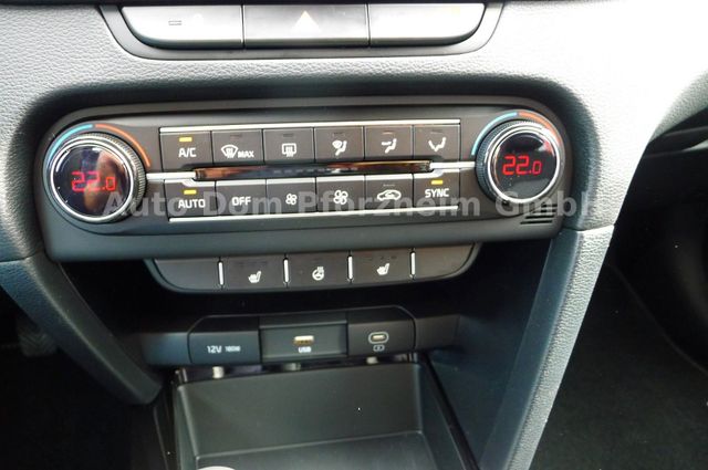 Kia Ceed 1.5T 140 Vision / Komfort+/ Navi/UVO/Kamera