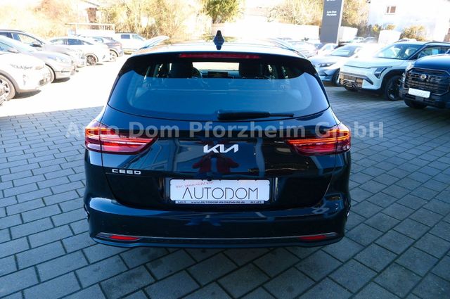 Kia CEED SW 1,5T DCT Spirit /UVO/NAVI