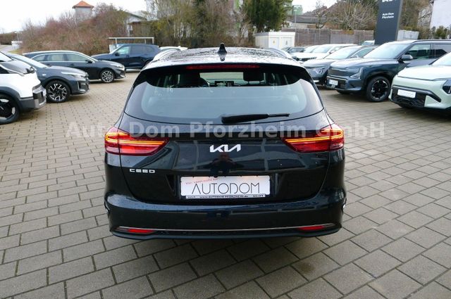 Kia CEED SW 1,5T DCT Spirit /UVO/NAVI