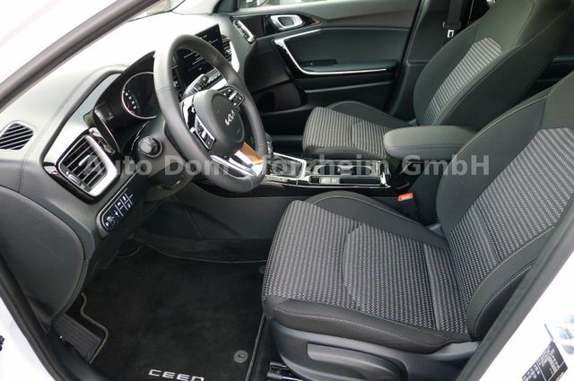 Kia CEED SW 1,5T DCT Spirit /UVO/NAVI/Kamera