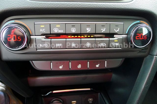 Kia CEED SW 1,5T DCT Spirit /UVO/NAVI/Kamera