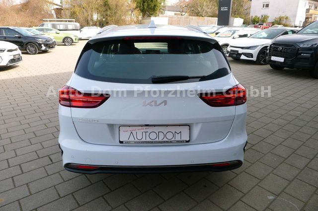 Kia CEED SW 1,5T DCT Spirit /UVO/NAVI/Kamera