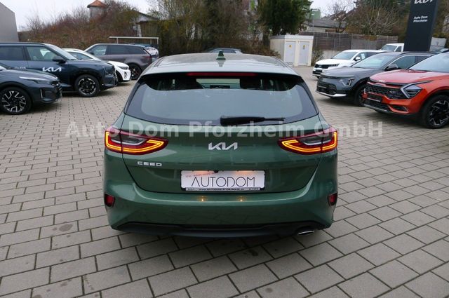 Kia Ceed 1.5T DCT7 SPIRIT /NAVI/UVO/Kamera