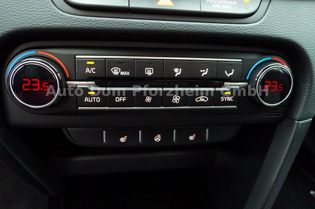 Kia Ceed 1.5T DCT7 SPIRIT /NAVI/UVO/Kamera