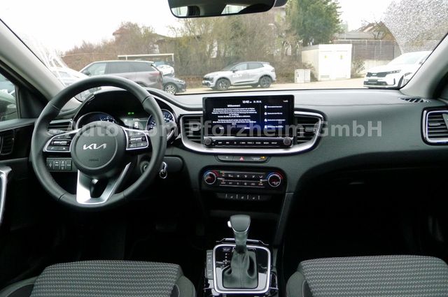 Kia Ceed 1.5T DCT7 SPIRIT /NAVI/UVO/Kamera