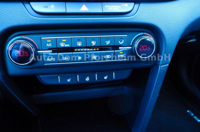 Kia CEED SW 1,5T DCT Spirit /UVO/NAVI