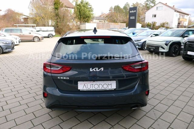 Kia Ceed 1.5T DCT7 SPIRIT /NAVI/Kamera/UVO