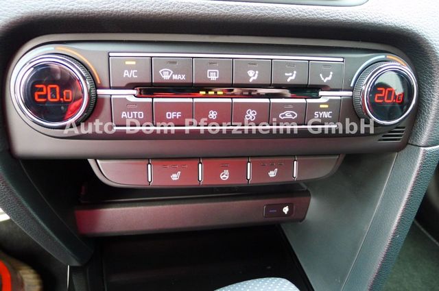 Kia CEED SW 1,5T DCT GT-Line/TECH/Leder/LED