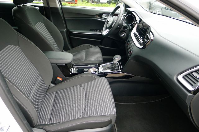 Kia Ceed 1.5T DCT7 SPIRIT /NAVI/UVO